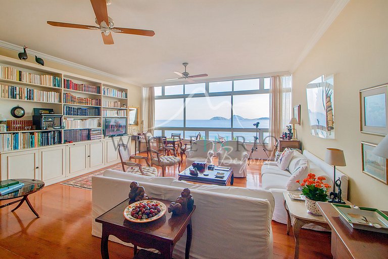 Apartment with ocean view in Ipanema
