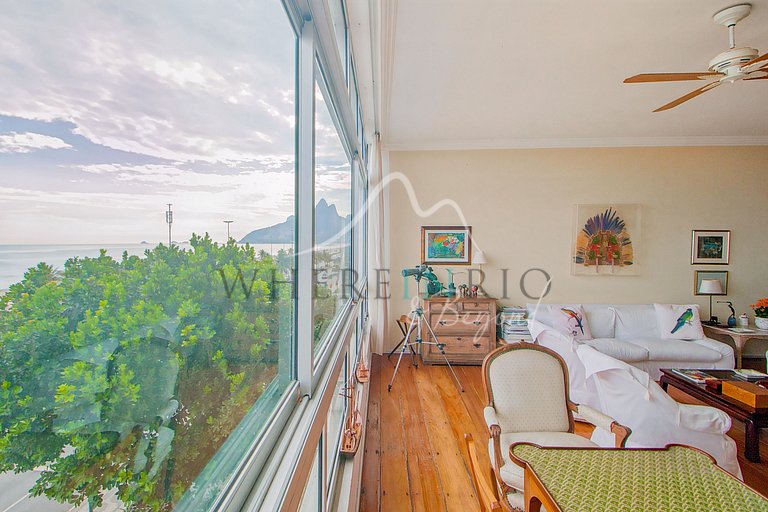 Apartment with ocean view in Ipanema