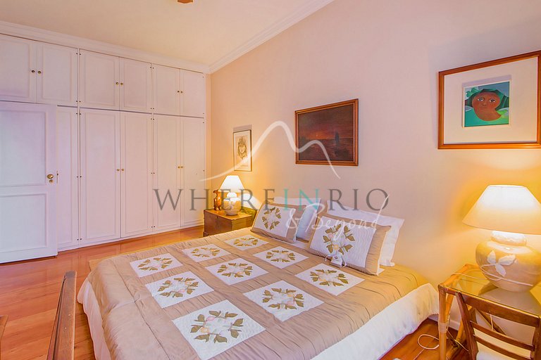 Apartment with ocean view in Ipanema