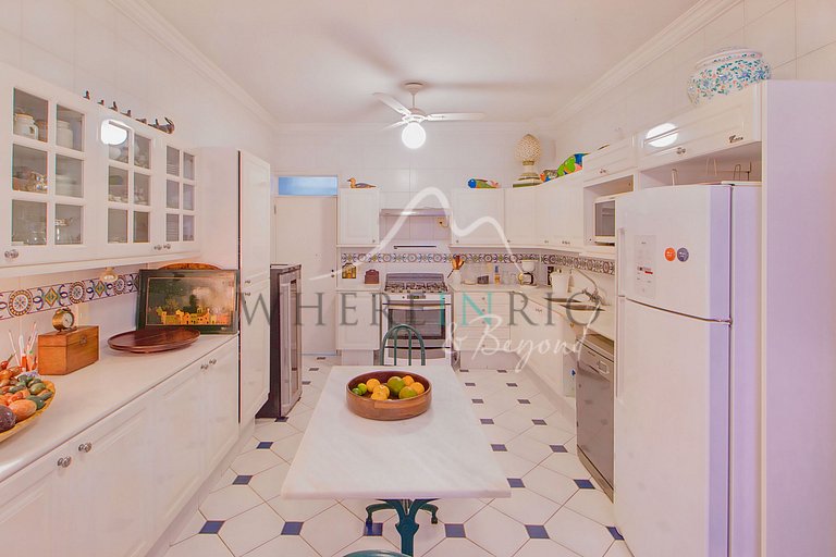 Apartment with ocean view in Ipanema