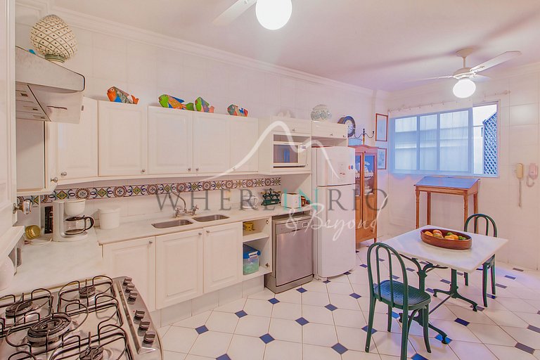 Apartment with ocean view in Ipanema