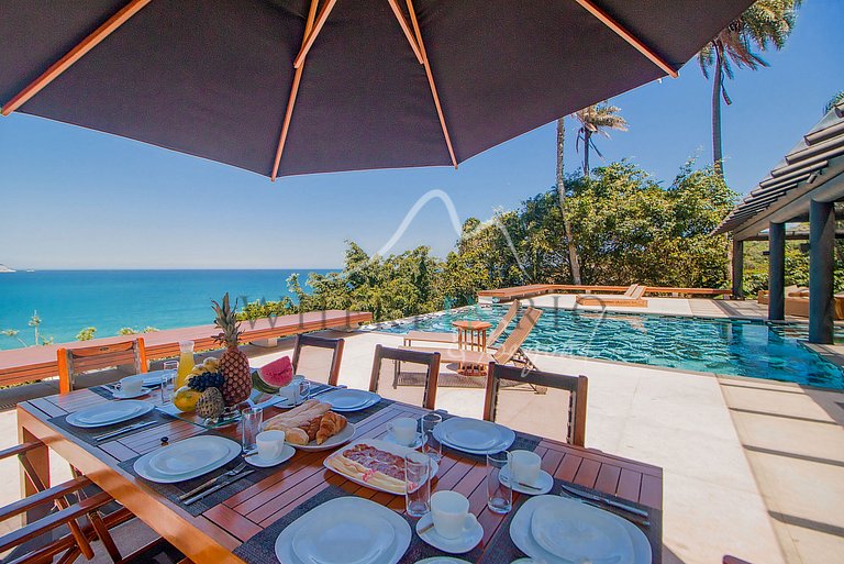 Spectacular 4 bedroom house with pool for rent in Joatinga