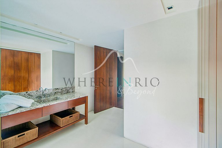 Spectacular 4 bedroom house with pool for rent in Joatinga
