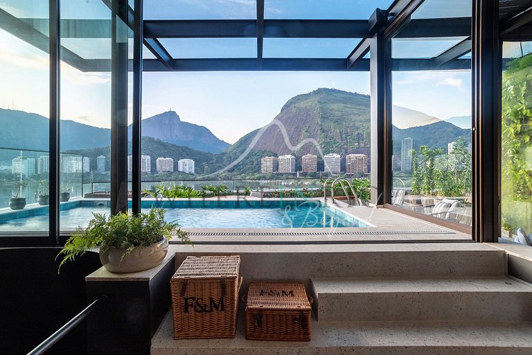 Linda cobertura com piscina e vista