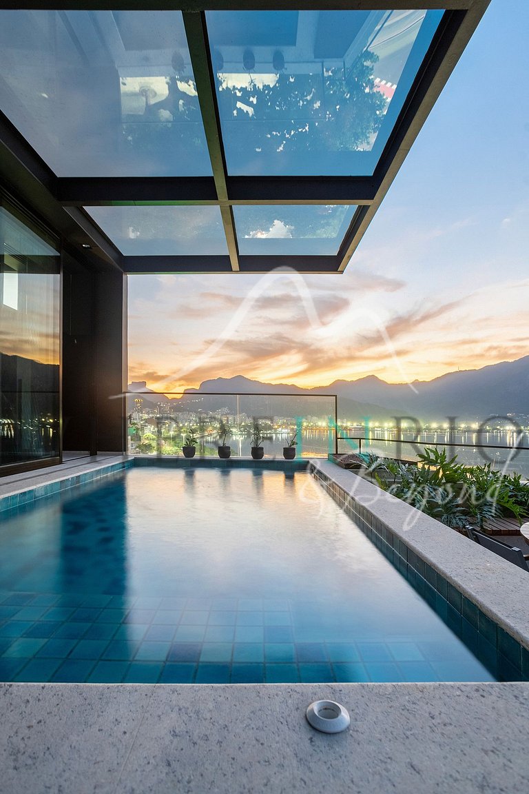 Linda cobertura com piscina e vista