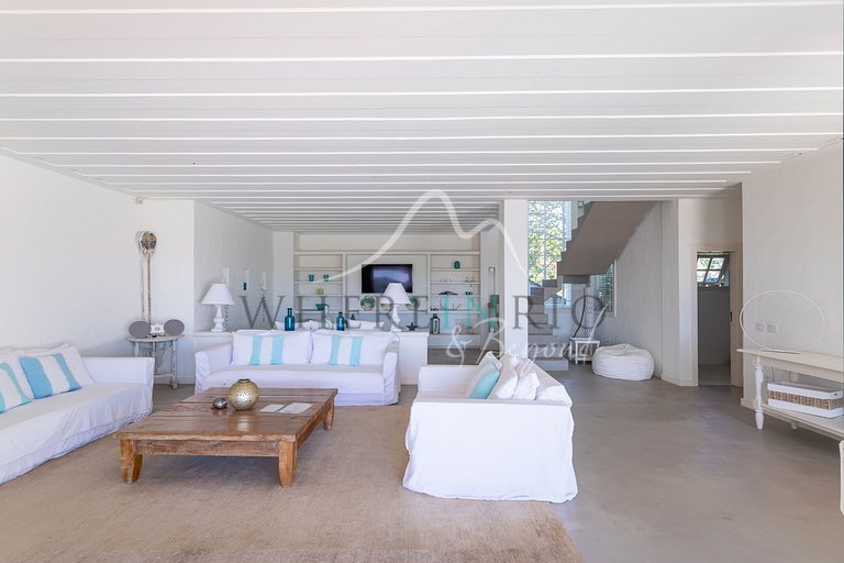 Beautiful house with 5 suites and pool in Búzios