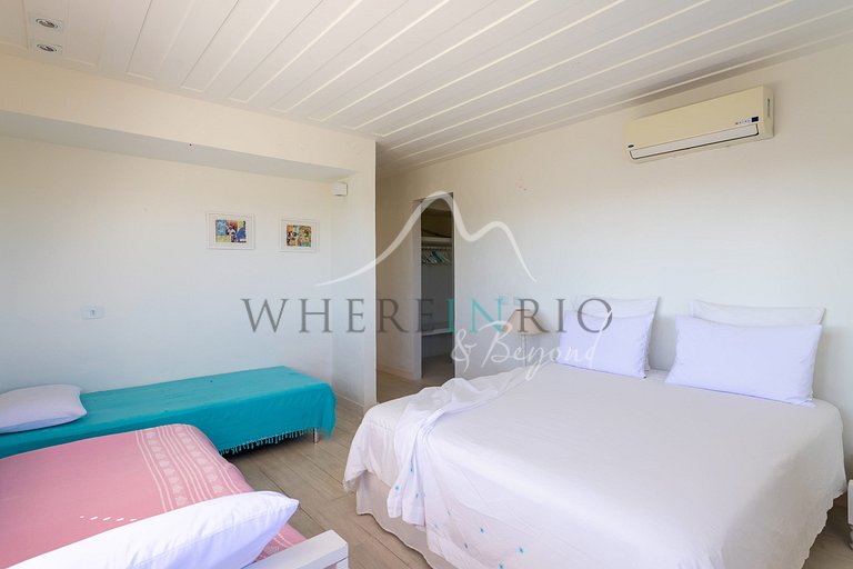 Beautiful house with 5 suites and pool in Búzios