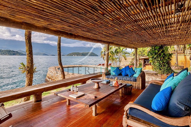 Private house with pool on paradise island