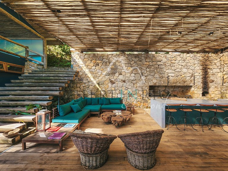 Private house with pool on paradise island