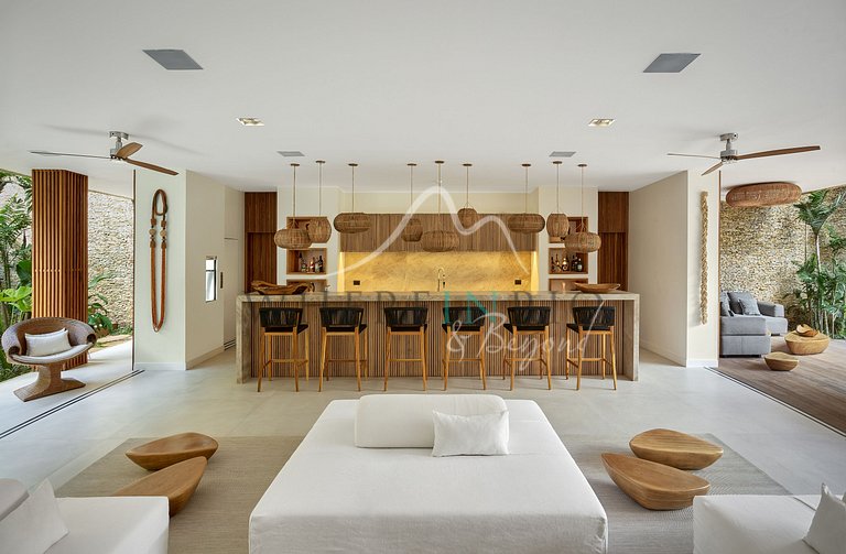 Luxury villa with 6 suites, pool close to the beach in Jeric