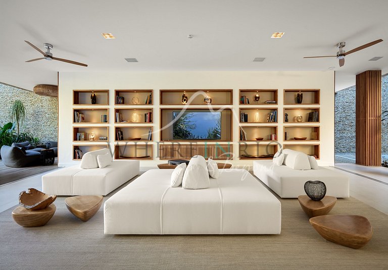 Luxury villa with 6 suites, pool close to the beach in Jeric