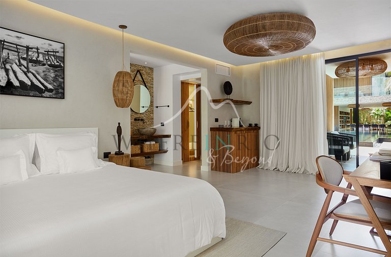 Luxury villa with 6 suites, pool close to the beach in Jeric