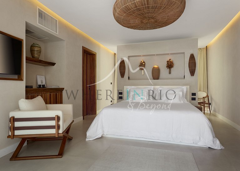 Luxury villa with 6 suites, pool close to the beach in Jeric