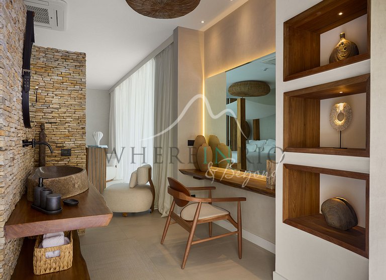 Luxury villa with 6 suites, pool close to the beach in Jeric