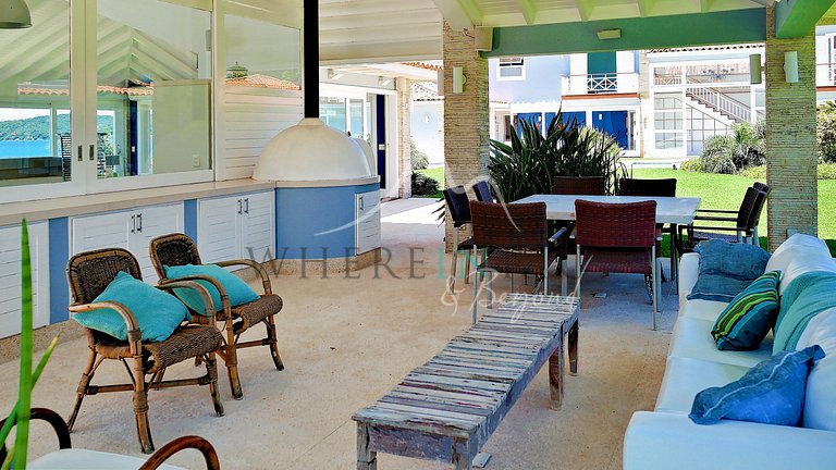 Spectacular beachfront house with 8 suites in Búzios for vac