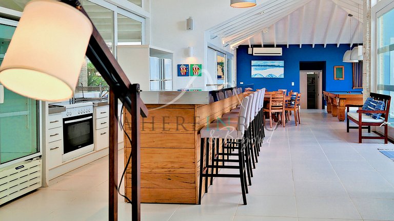 Spectacular beachfront house with 8 suites in Búzios for vac