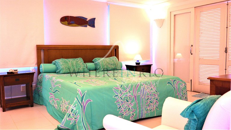 Spectacular beachfront house with 8 suites in Búzios for vac