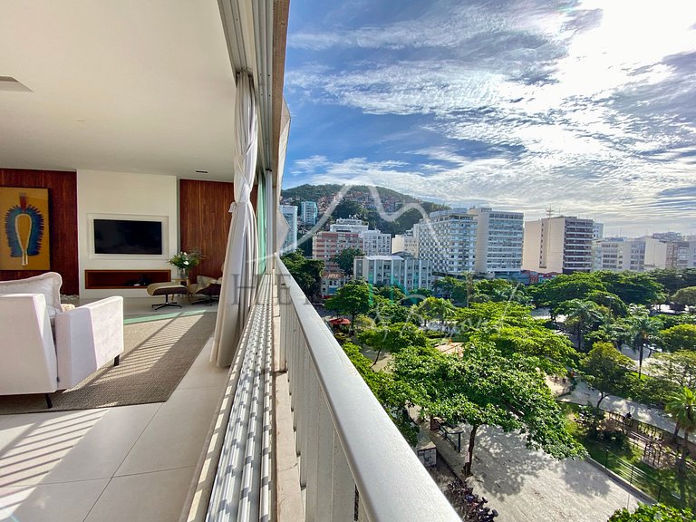 Apartment just one block from Ipanema Beach