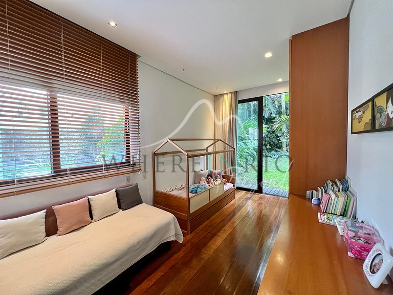 Exceptional property with 5 bedrooms ocean view and beach ac