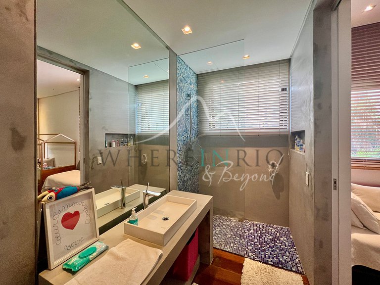 Exceptional property with 5 bedrooms ocean view and beach ac