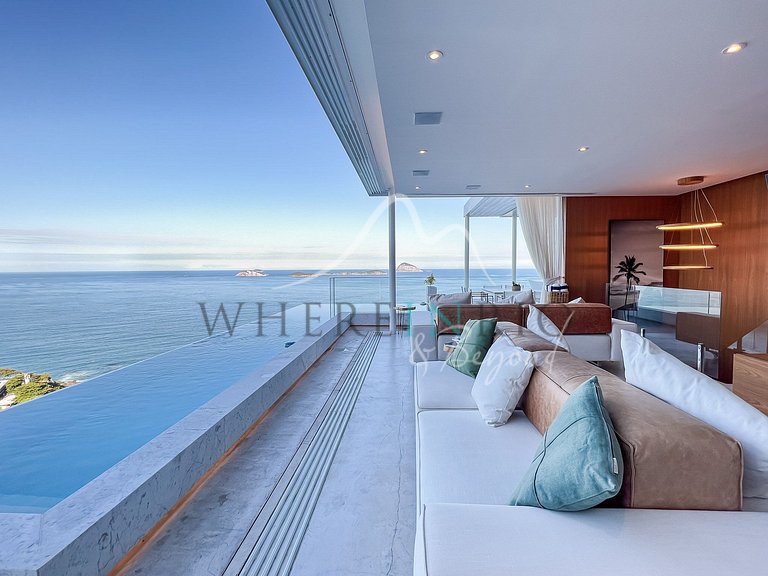 Duplex penthouse with infinity pool and panoramic ocean view