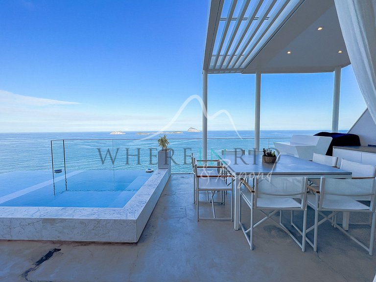 Duplex penthouse with infinity pool and panoramic ocean view