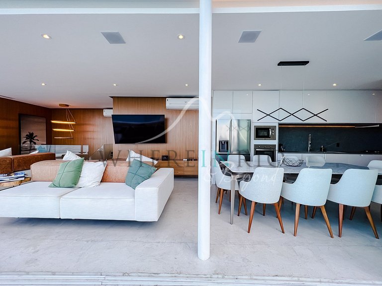 Duplex penthouse with infinity pool and panoramic ocean view