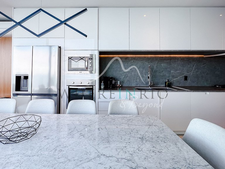 Cobertura Duplex de Luxo com Piscina Infinita