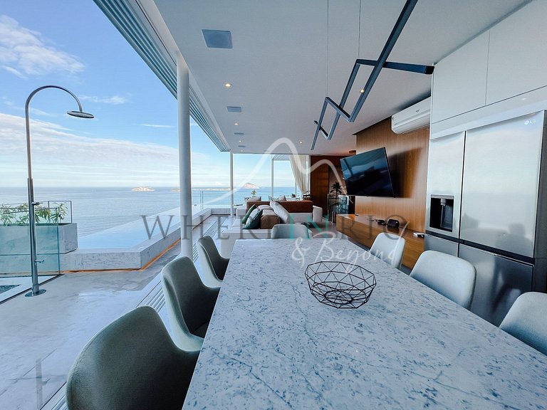 Cobertura Duplex de Luxo com Piscina Infinita