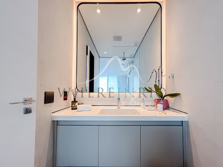 Cobertura Duplex de Luxo com Piscina Infinita