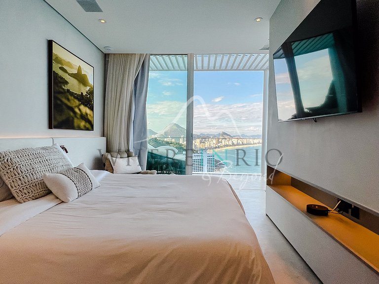 Cobertura duplex com piscina infinita e vista panorâmica do
