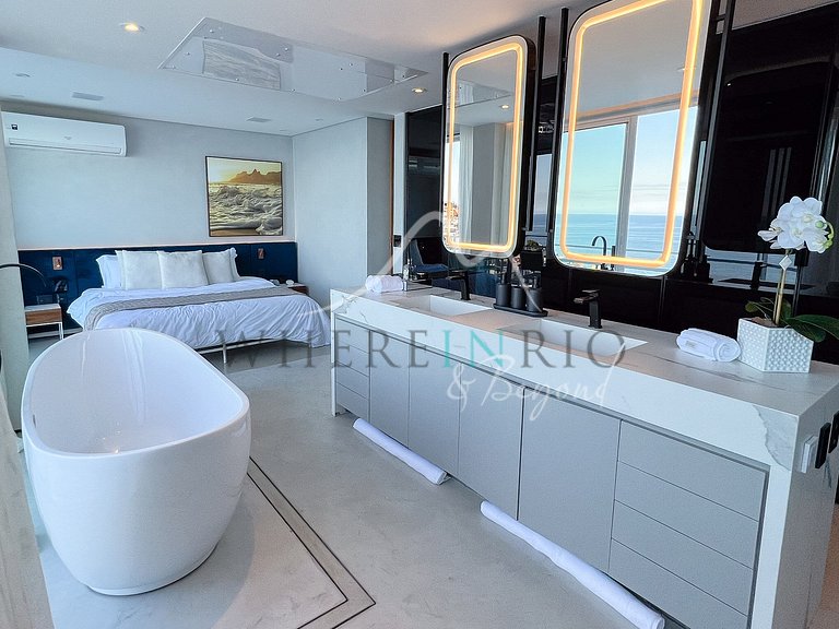 Duplex penthouse with infinity pool and panoramic ocean view