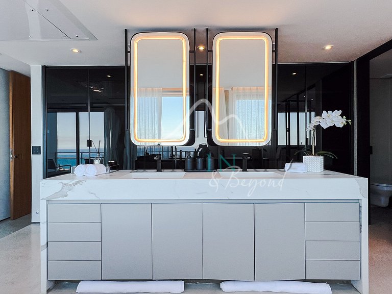 Penthouse duplex avec piscine infinie et vue panoramique sur