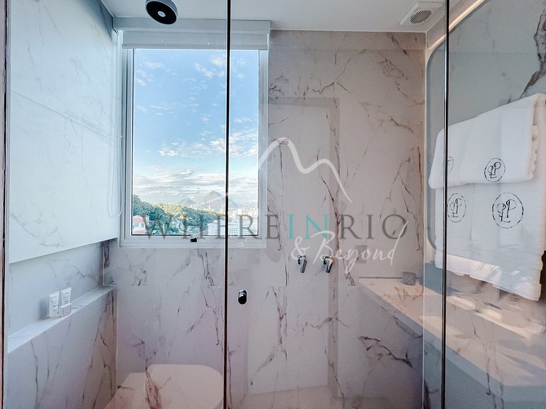 Cobertura Duplex de Luxo com Piscina Infinita