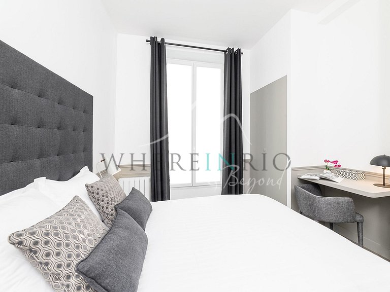 Luxurious 4-bedroom Paris apartment
