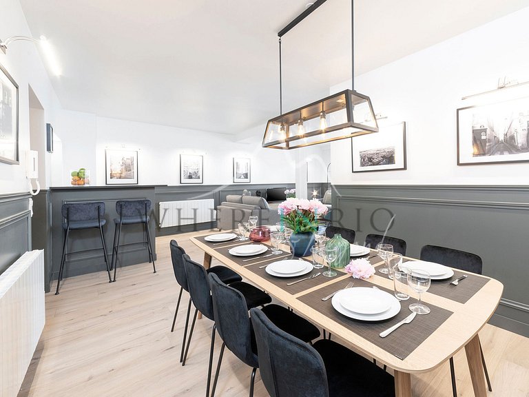 Luxury 4-bedroom apartment in Paris