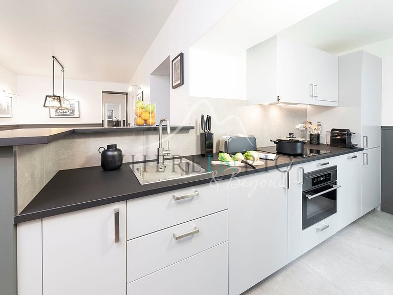 Luxury 4-bedroom apartment in Paris