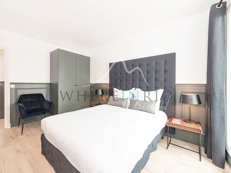 Luxury 4-bedroom apartment in Paris