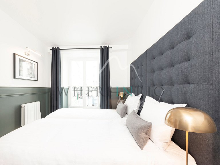 Luxury 4-bedroom apartment in Paris