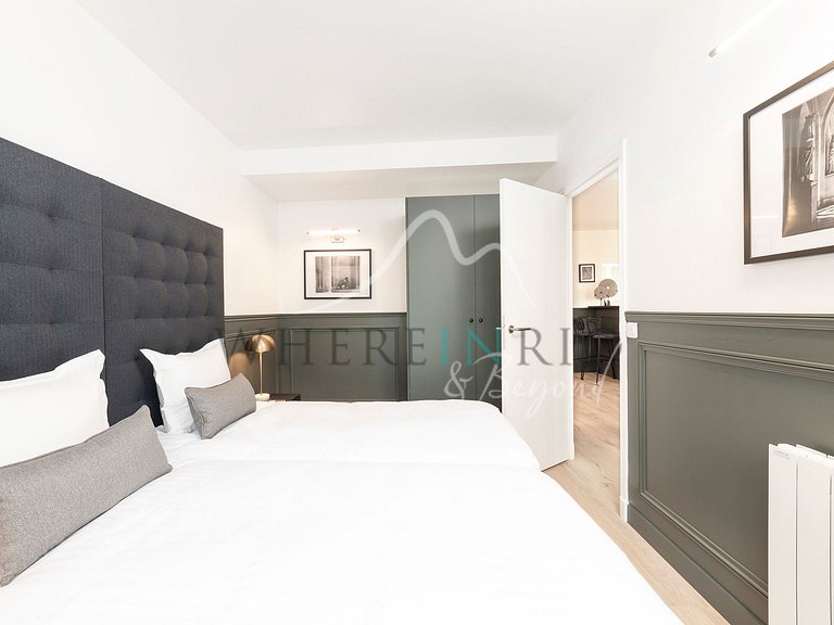 Luxury 4-bedroom apartment in Paris