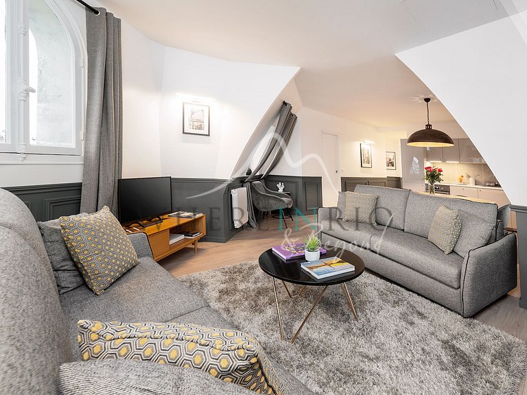 Apartamento de luxo com vista para a Torre Eiffel