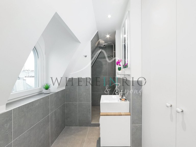 Apartamento de luxo com vista para a Torre Eiffel