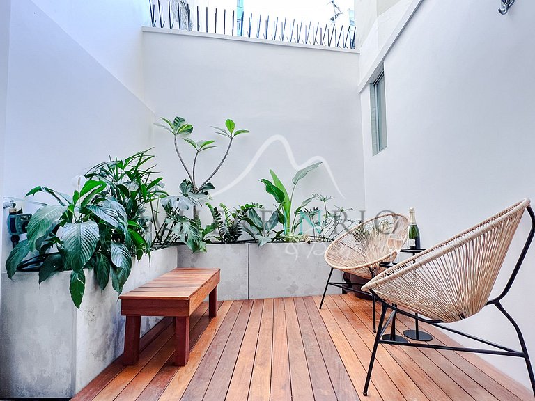 Apartamento reformado com jardim de inverno em Copacabana