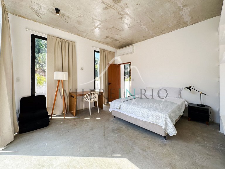 Artist’s house with pool in Santa Teresa
