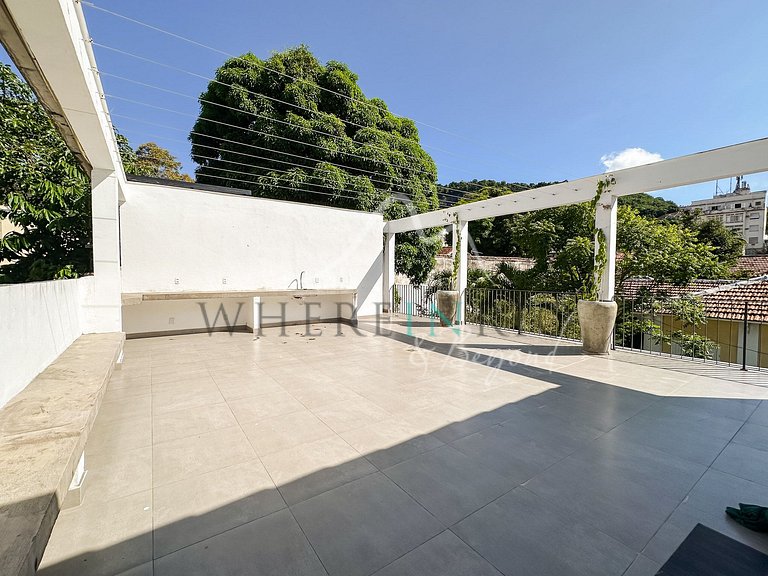 Artist’s house with pool in Santa Teresa