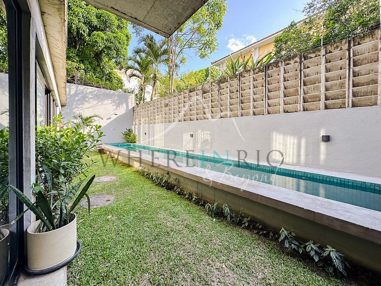 Artist’s house with pool in Santa Teresa