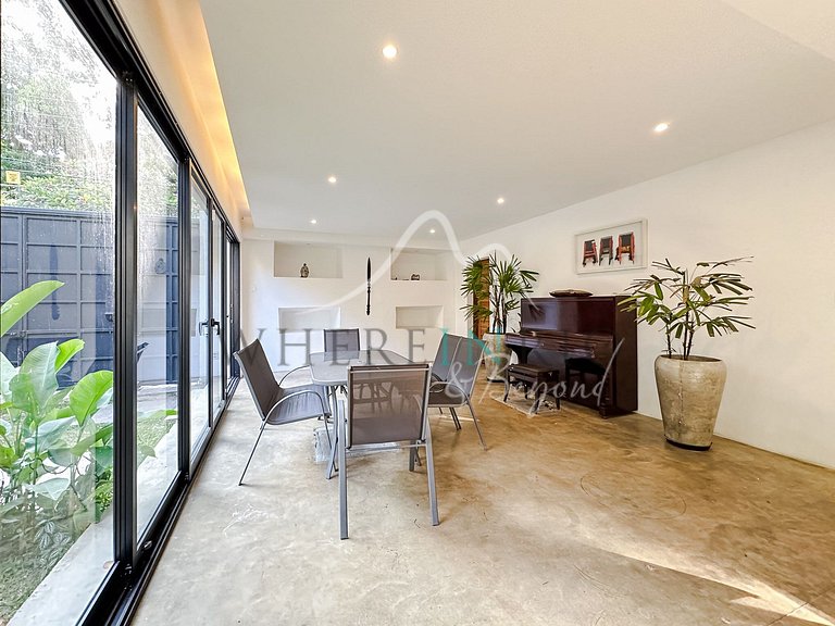 Artist’s house with pool in Santa Teresa