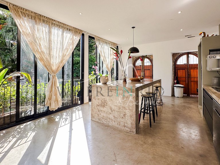 Artist’s house with pool in Santa Teresa