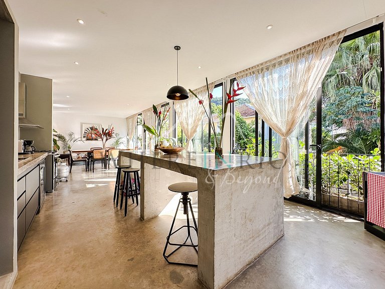 Artist’s house with pool in Santa Teresa