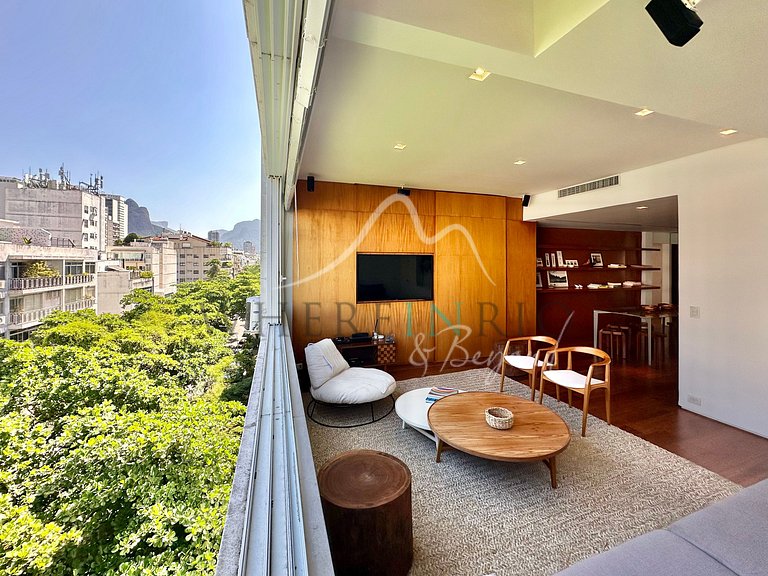 Renovated triplex penthouse in Ipanema